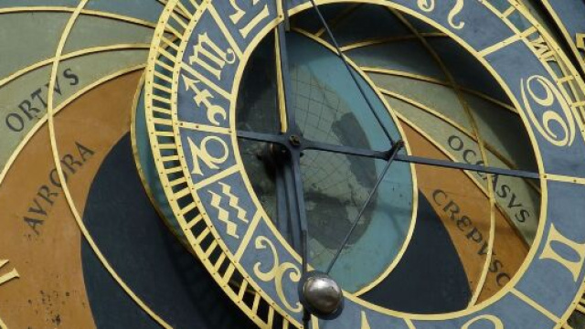 Orologio astronomico &copy; Pixabay.