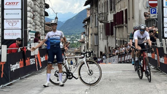 L'arrivo della Dolomiti Race vinta da Orlando, immagine &copy; Instagram Dolomiti Race