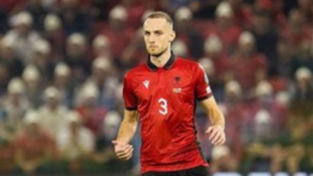 Mario Mihaj con la maglia della nazionale albanese &copy; Profilo Instagram mitajmario