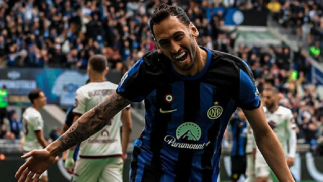 Calhanoglu esulta con la maglia dell'Inter &copy; Instagram