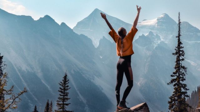 Donna in armonia con la natura - &copy; Foto Pixbay.