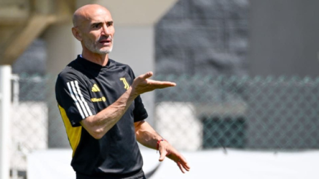 Paolo Montero alla guida della Juventus Next Gen - &copy; Juventus.Com