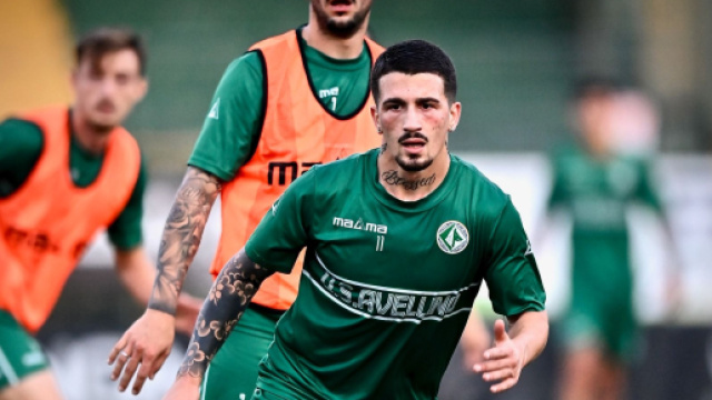 Raffaele Russo con la maglia dell'Avellino - &copy; Facebook