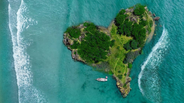 Isola a forma di cuore &copy; Pixabay
