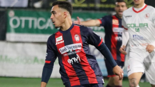 Vinicius, centrocampista del Crotone &copy; FcCrotone.It