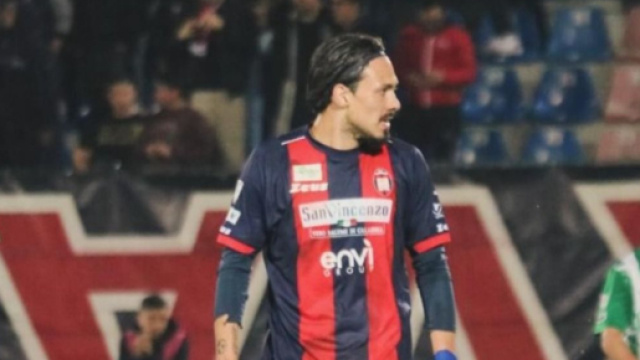 Sonny D'Angelo con la maglia del Crotone - &copy; Instagram / Sonny D'Angelo