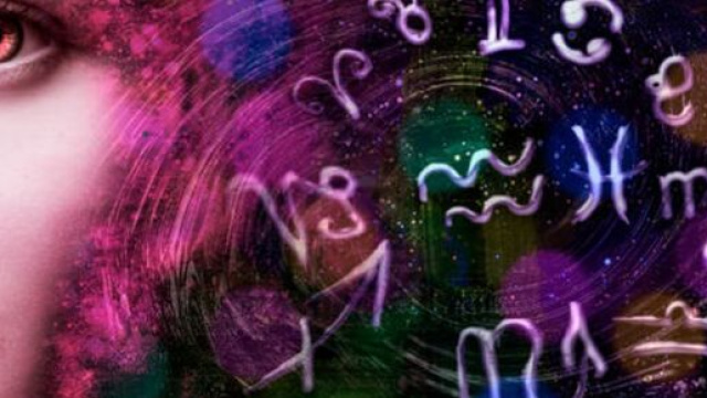 Una donna e i segni zodiacali (&copy; Pexels.com)