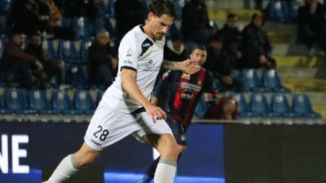 Riccardo Cargnellutti in azione contro il Crotone - &copy; Instagram / Riccardo Cargnellutti