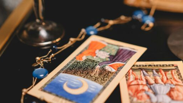 Carte dei tarocchi della Luna e Fante- &copy; Pexels.