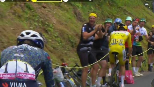 Pogacar e Vingegaard sul Col de Pertus - Screenshot &copy; Eurosport.