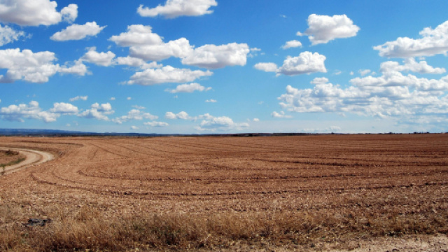 Campagna e nuvole &copy; Pexels.com