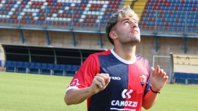 Orazio Pannitteri con la maglia del Crotone &copy; Profilo Instagram Pannitteri