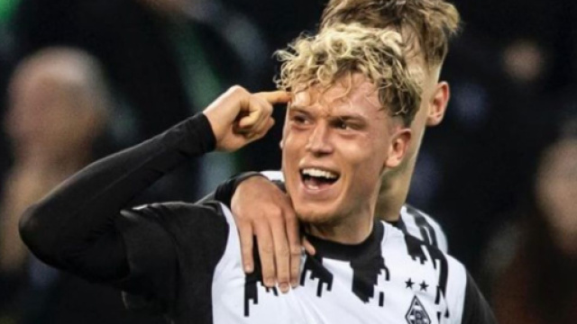 Robin Hack con la maglia del Borussia M&ouml;nchengladbach - Foto profilo &copy; Instagram robinhack_
