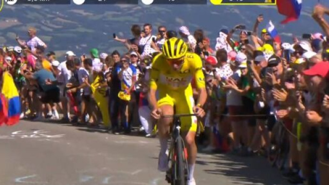 Tadej Pogacar all'attacco sul col de Noyer - Screenshot &copy; Eurosport.