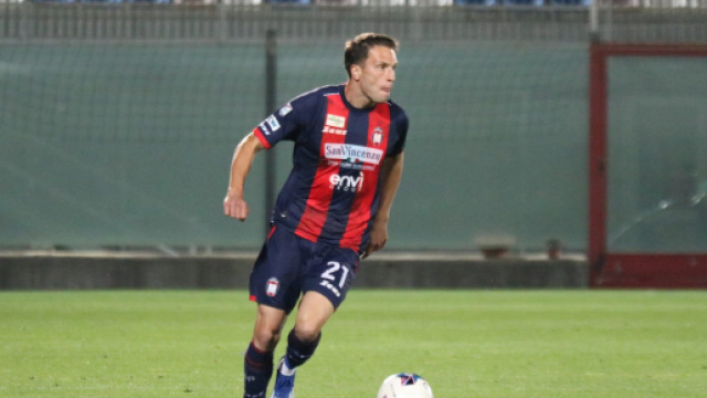 Daniel Leo con la maglia del Crotone - &copy; FcCrotone.It