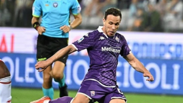 Arthur Melo con la maglia della Fiorentina &copy; Profilo Instagram arthurmelo