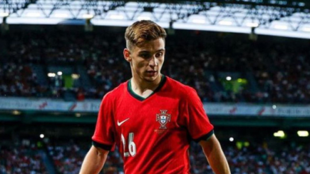 Francisco Concei&ccedil;ao con la maglia del Portogallo - Foto profilo Instagram &copy; francisco.conceicao7.