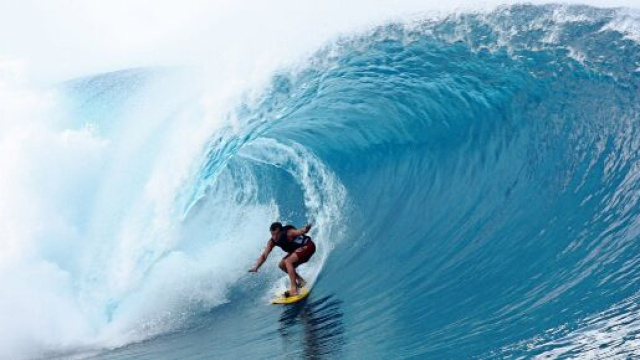 Surf a Teahupo&rsquo;o &copy; Wikimedia Commons