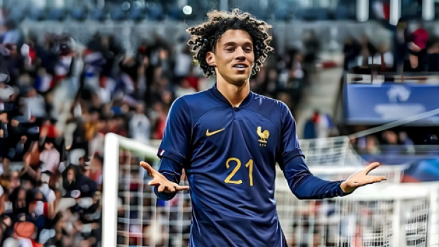 Maghnes Akliouche con la maglia della Francia &copy; profilo Instagram maghnes.a