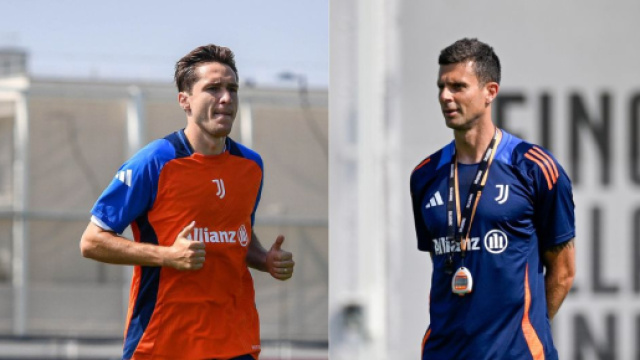 Federico Chiesa, attaccante della Juventus. Foto &copy; Juventus. Thiago Motta, allenatore della Juventus. Foto &copy; Juventus