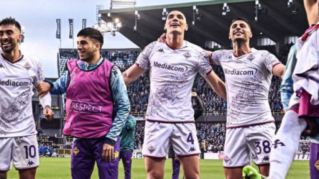 Nico Gonzalez esulta con Parisi e Milenkovic (&copy; profilo fb Fiorentina)