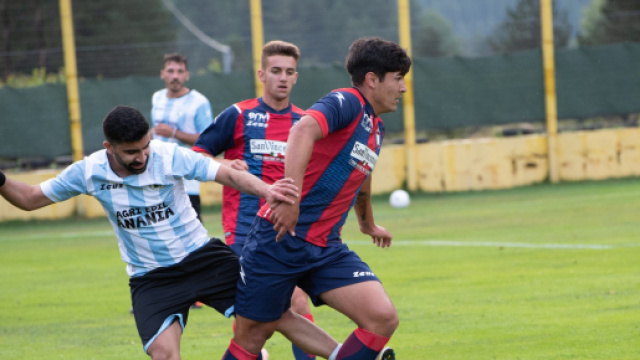 Luis Rojas con la maglia del Crotone - &copy; Instagram / Luis Rojas