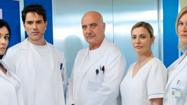 Rossella, Riccardo, Luca, Ada e Ornella - screenshot &copy; Un posto al sole.