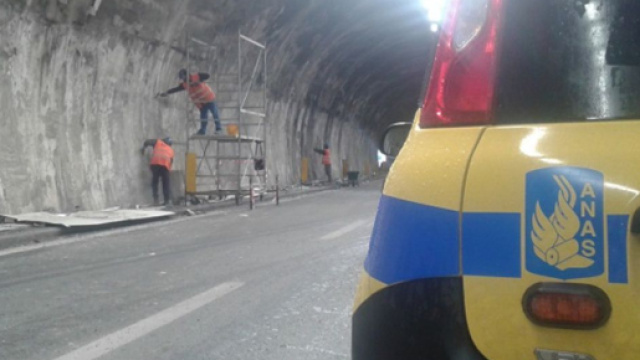 In foto dei lavoratori della societ&agrave; &copy; Anas.