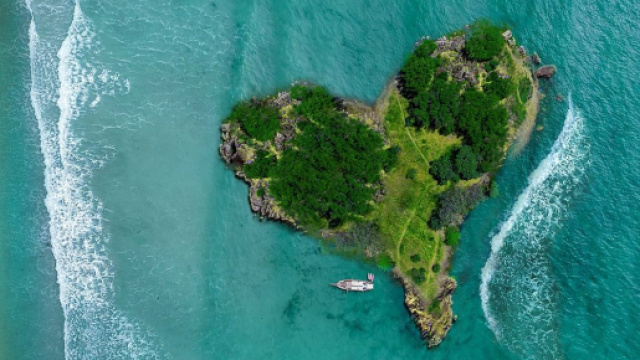 Isola a forma di cuore &copy; Pixabay.