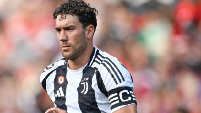 Dusan Vlahovic, attaccante della Juventus con la fascia da capitano. Foto &copy; Juventus FC