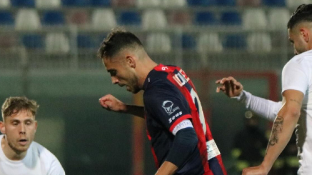 L'attaccante Guido Gomez del Crotone - &copy; Facebook