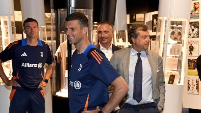Thiago Motta e Cristiano Giuntoli, allenatore e direttore sportivo della Juventus. Foto &copy; Juventus. Massimiliano Allegri. Foto &copy; Juventus.