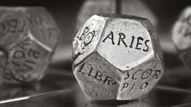 Un dado con i segni zodiacali (&copy; pixabay.com)