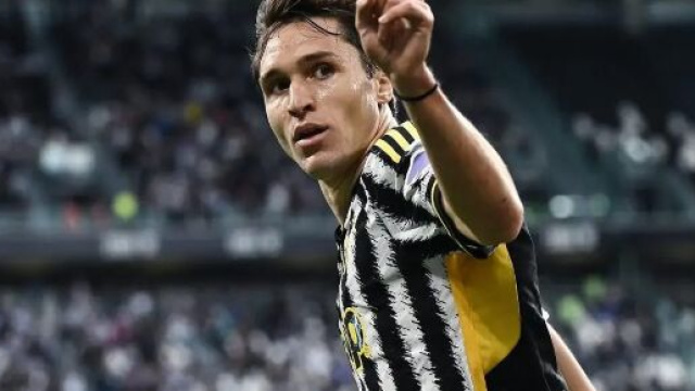 Chiesa con la maglia della Juventus ( &copy; Facebook)