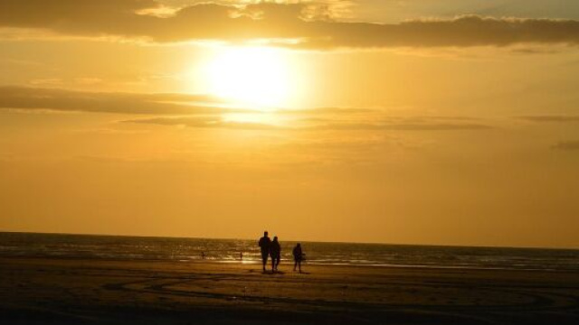 Il mare al tramonto (&copy; Pixabay).