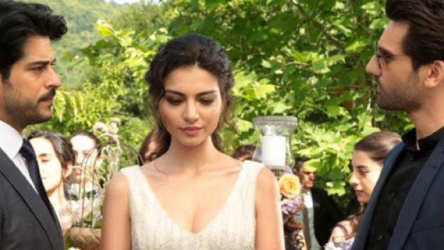 Kemal e Asu davanti a Emir - screenshot &copy; Endless love.