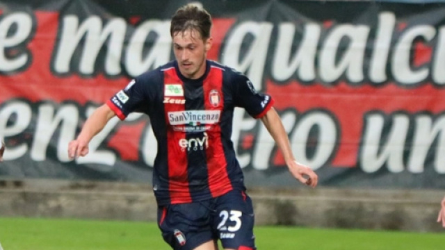 Jurica Jurcec con la maglia del Crotone - &copy; Instagram / Jurica Jurcec