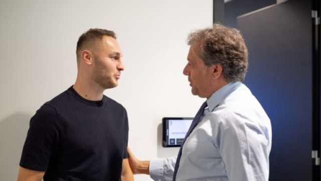 Teun Koopmeiners con Cristiano Giuntoli . Foto &copy; Juventus