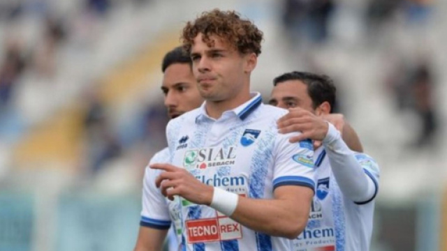 Edoardo Vergani con la maglia del Pescara - &copy; Instagram / Edoardo Vergani