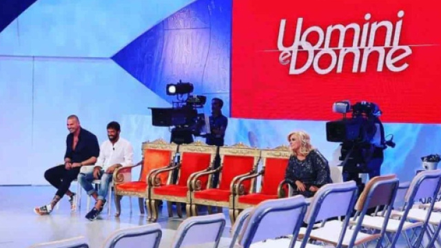 Lo studio di Uomini e donne - screenshot &copy; Canale 5