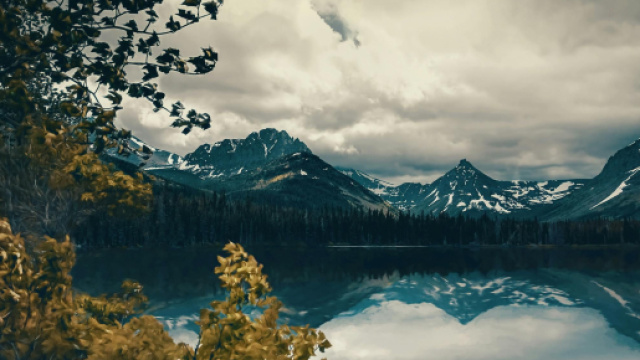Montagne e un lago (&copy; pexels.com)