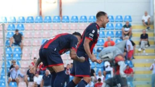 Guido Gomez con la maglia del Crotone - &copy; Instagram / Guido Gomez