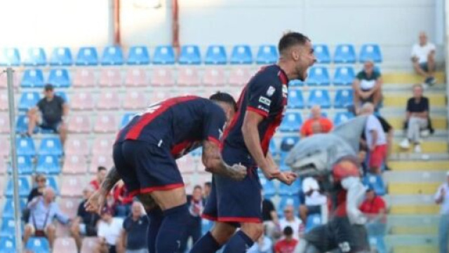 Esultanza di Guido Gomez con la maglia del Crotone - &copy; Instagram
