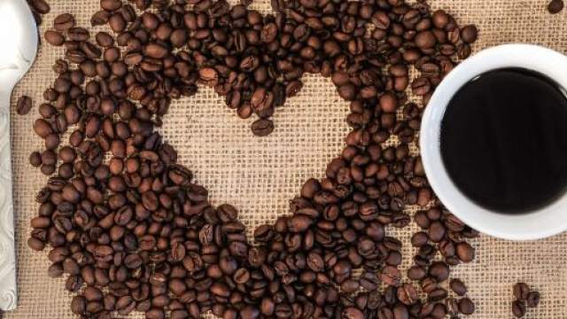 Caff&egrave; a forma di cuore &copy; Pixabay