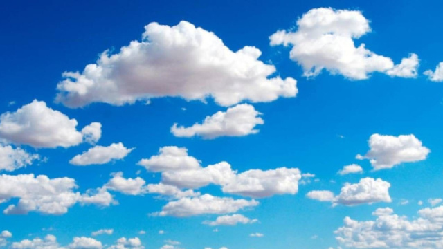 Nuvole sparse in cielo &copy; Pexels.com