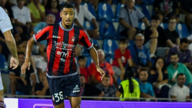 Il centrocampista del Crotone, Thomas Schir&ograve; - &copy; FcCrotone.It