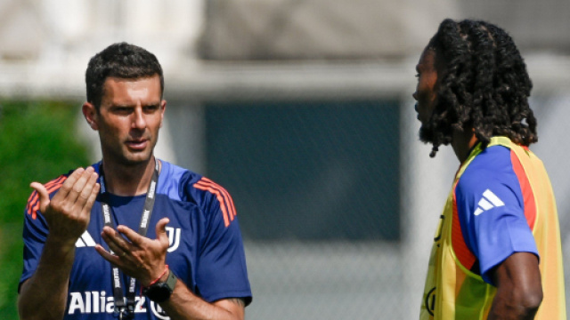 Kh&eacute;phren Thuram e Thiago Motta, centrocampista e allenatore Juventus &copy;️ Foto Profilo X Juventus