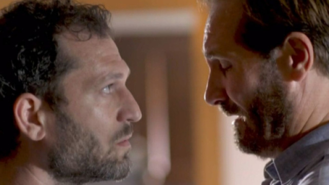 Alberto ed Eduardo in scena, screenshot &copy; Un posto al sole.