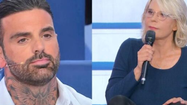 Mario Cusitore e Maria De Filippi (screenshot &copy; Canale 5)