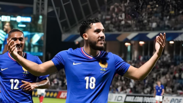 Rayan Cherki con la maglia dell'Aston Villa &copy; profilo Instagram rayan_cherki